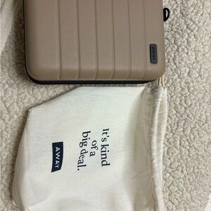 New never been used, in bag but no tags, for traveling or throw in your purse.